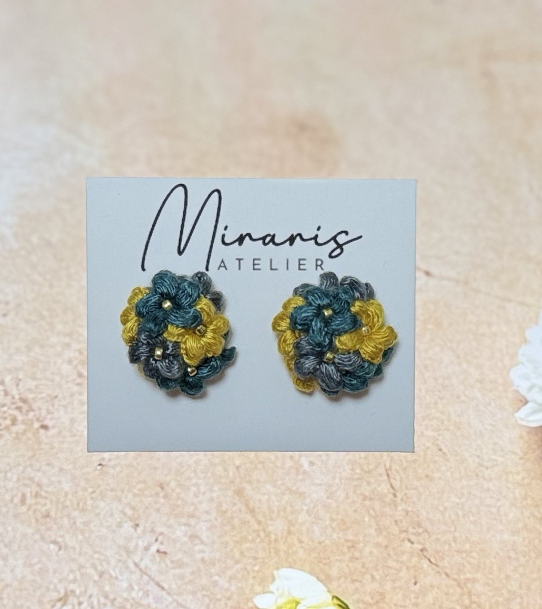 一本取りの刺繍糸を丁寧に編んで作る刺繍糸のブーケイヤーアクセサリー
これからの季節にぴったりの2色✨

お花を全面に押し出したパールチャーム無しモデルです💐

minne.com/items/43648706

#ハンドメイド
#ハンドメイドアクセサリー
#刺繍糸アクセサリー
#レース編み