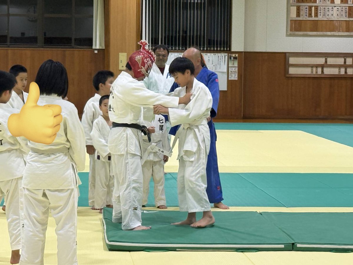 一昨日から堀口さんと七尾に入り地元の方々と沢山交流させて頂いております😊
小学校や柔道教室にお邪魔して子供達の笑顔を沢山見れました。

礼に始まり礼に終わる！大切な事ですね。

10月16日七尾大会盛り上げて行きましょ〜う。