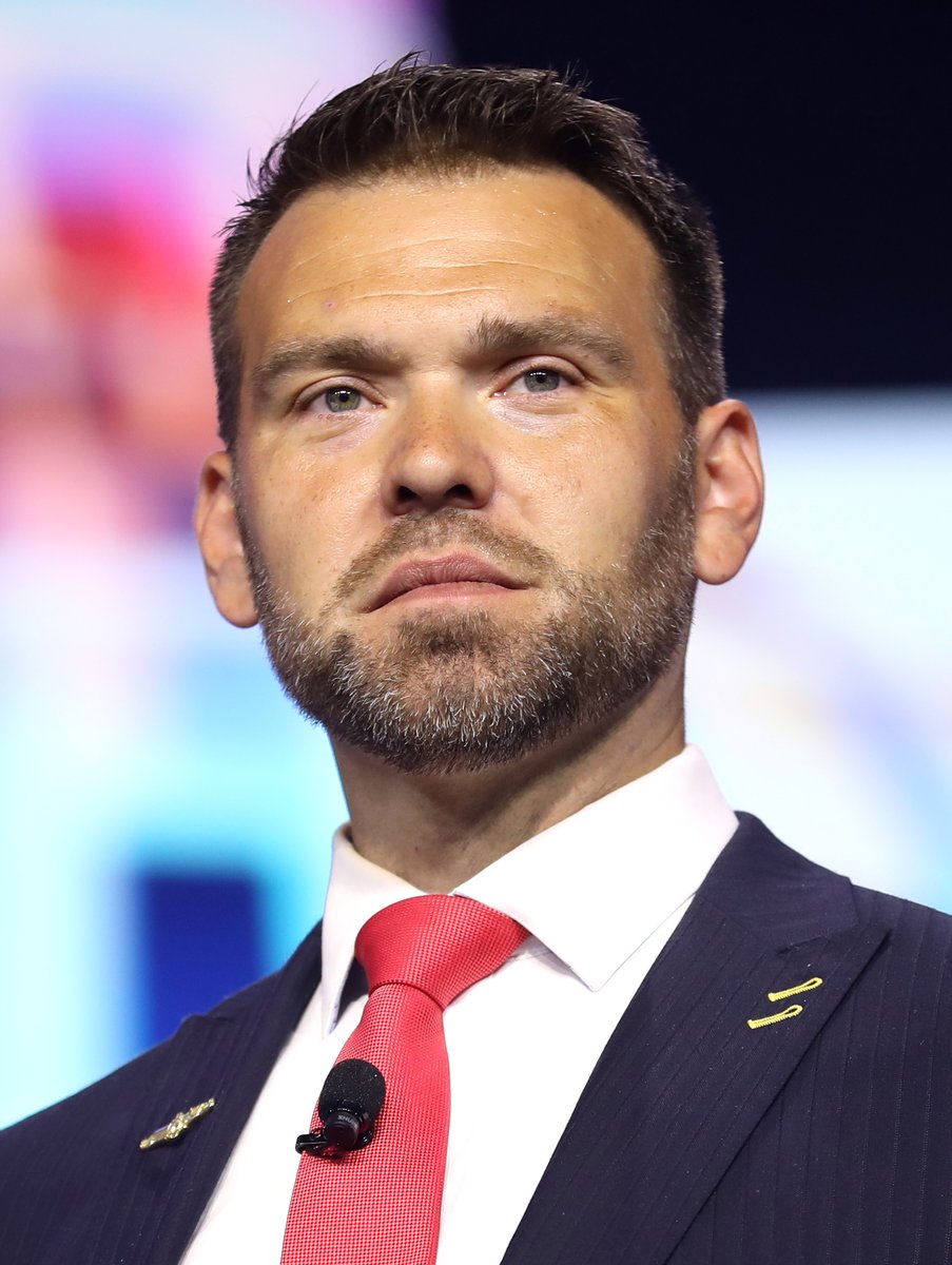 dieworkwear's tweet image. Should be noted that the second photo still has human made elements, such as the white dandruff.