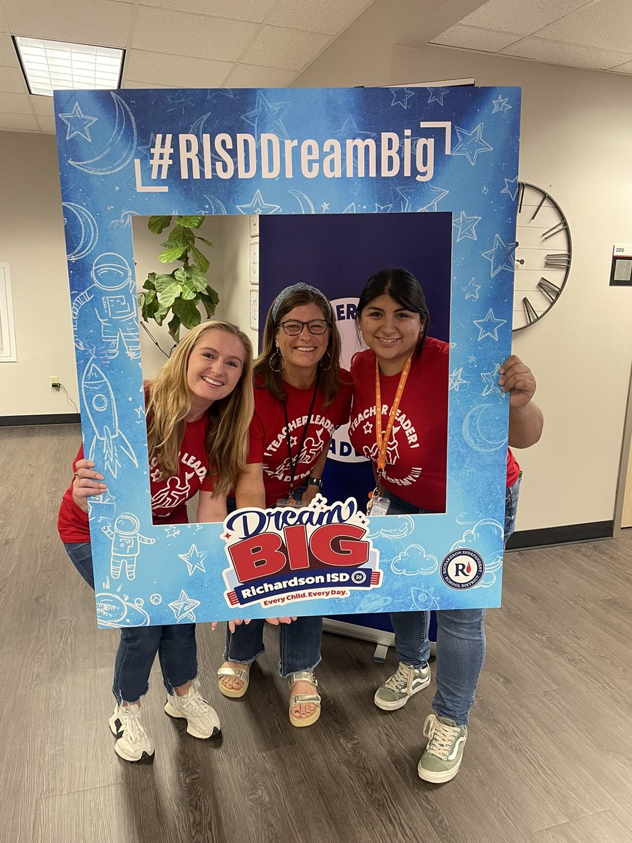 First #TeacherLeaderAcademy meeting! 

Great reminder to slow down and make the learning stick. 

We just had to take a group <a href="/MSTMAGNET/">MST Magnet School</a> picture! <a href="/miss_rasmuss/">Hadley Rasmussen</a> 

<a href="/RichardsonISD/">Richardson ISD</a> #RISDDreamBig