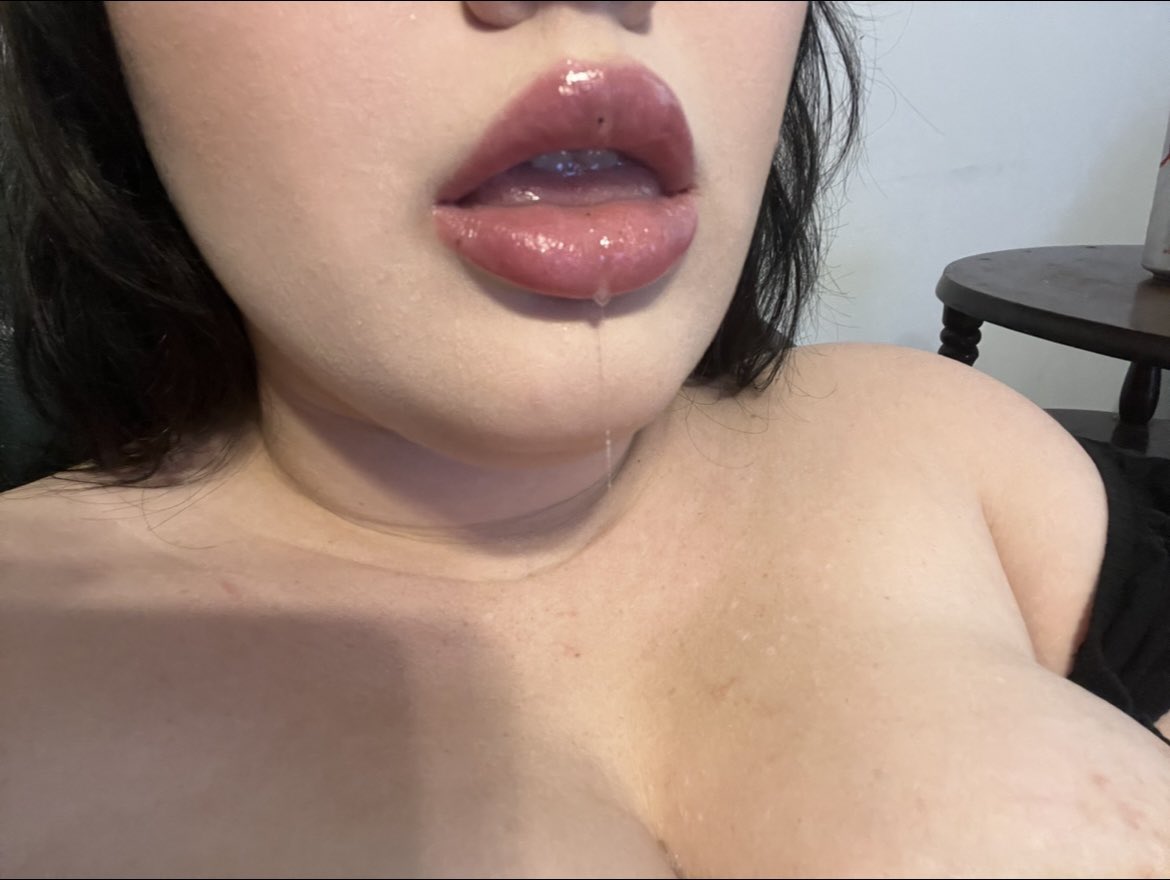 Reintroducing myself to NSFW X

💕27 | owned | stoner | cnc enthusiast 
Spoiled goth bimbo doll 🎀🖤
Airhead brain, hard kinks, free use fantasy 💋
on a bimbo transformation &amp; built to be ruined