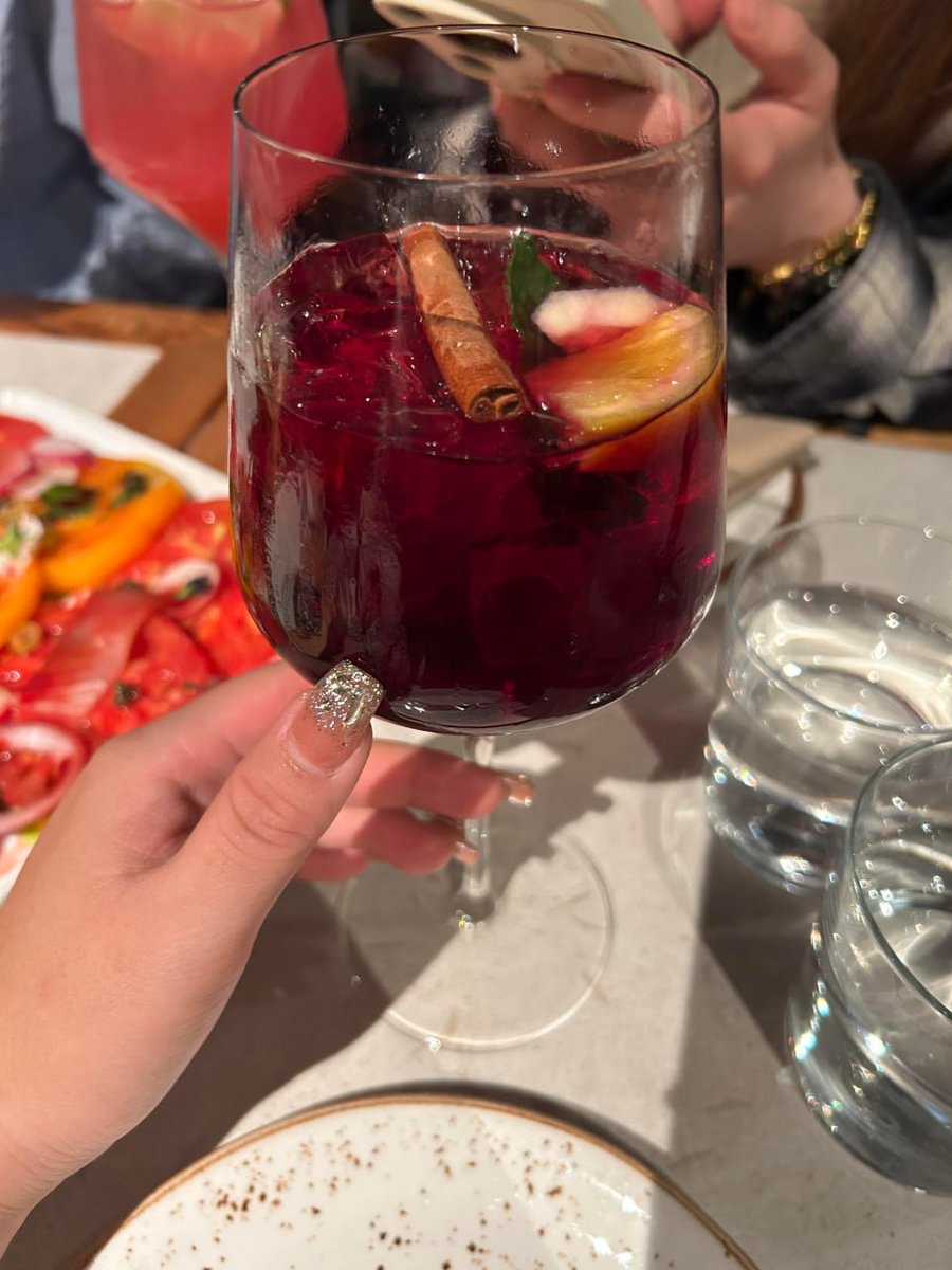vwtbo0's tweet photo. Dinner with a view and a mood. ✨🍷 https://t.co/4Y1dEVvE6Y
