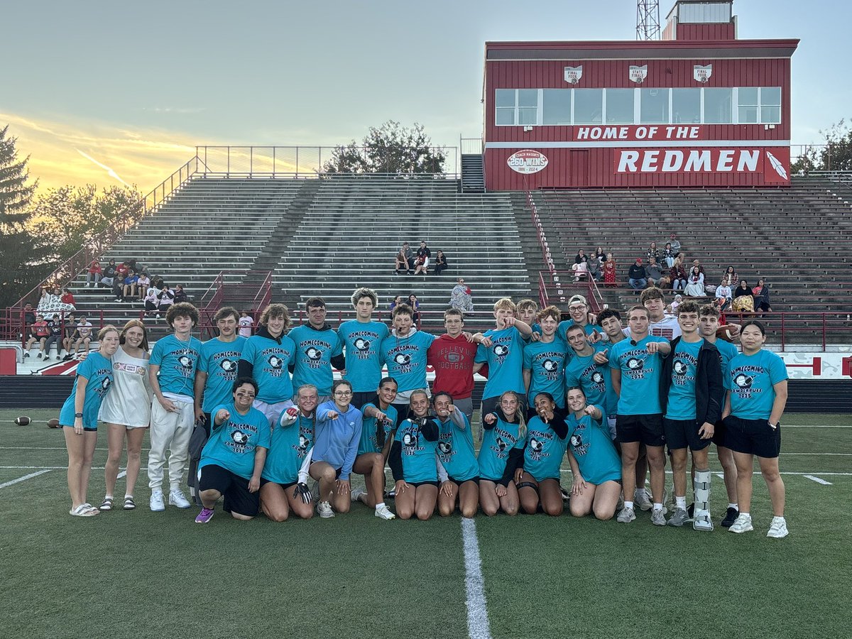 Powder Puff 2025 ✅
Juniors win volleyball in 2 sets!
Seniors win football 22-0!
#hoco2025 <a href="/BHSRedmen/">Bellevue High School</a>