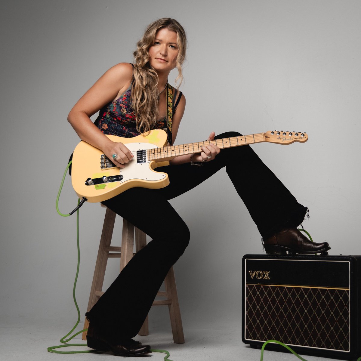 MAGNETMagazine's tweet image. #MAGNETExclusive: Premiere of #SophieGault’s “Pocket Change” (@s0phiegault @Torrez_Music). “It has a grit all its own, and I loved leaning into that attitude in my version. Having (songwriter) @MandoSaenz sing w/ me took it to another level.” Check it out: magnetmagazine.com/2025/10/02/mag…