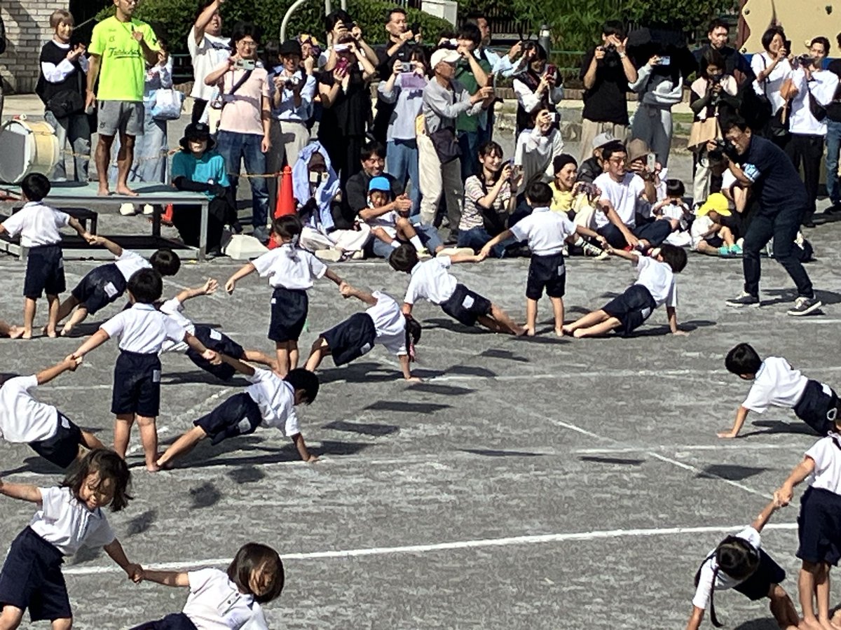 ishiyou's tweet photo. 年中学年のパフォーマンスは、組体操『石川魂⭐︎心技体』です。　#運動会 #こども園 #��中学年 https://t.co/rAuiH96LcF