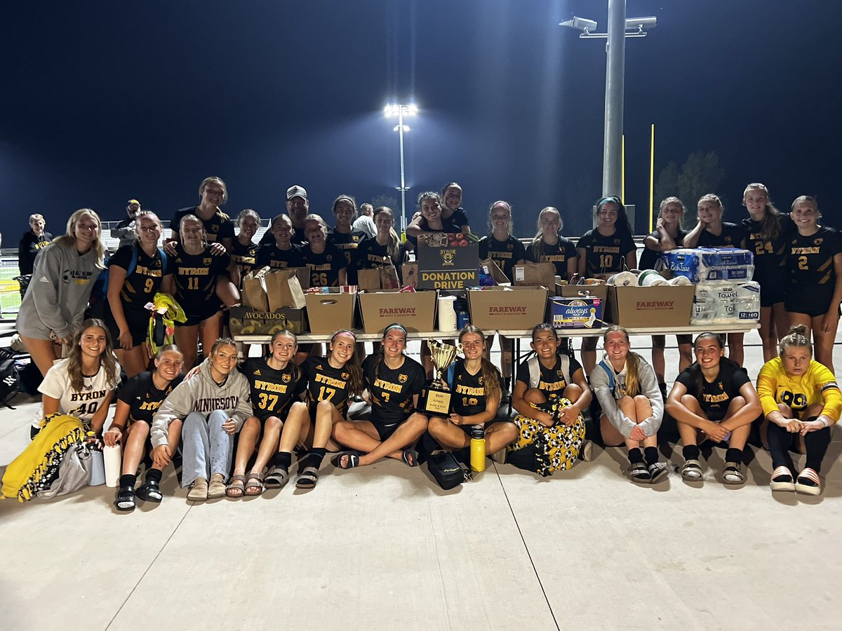 LadyBearsFutbol's tweet image. Food Pantry - Donation Drive Match v @KMGirlssoccer01 …… Truck full off products donated along with $$$ donations!