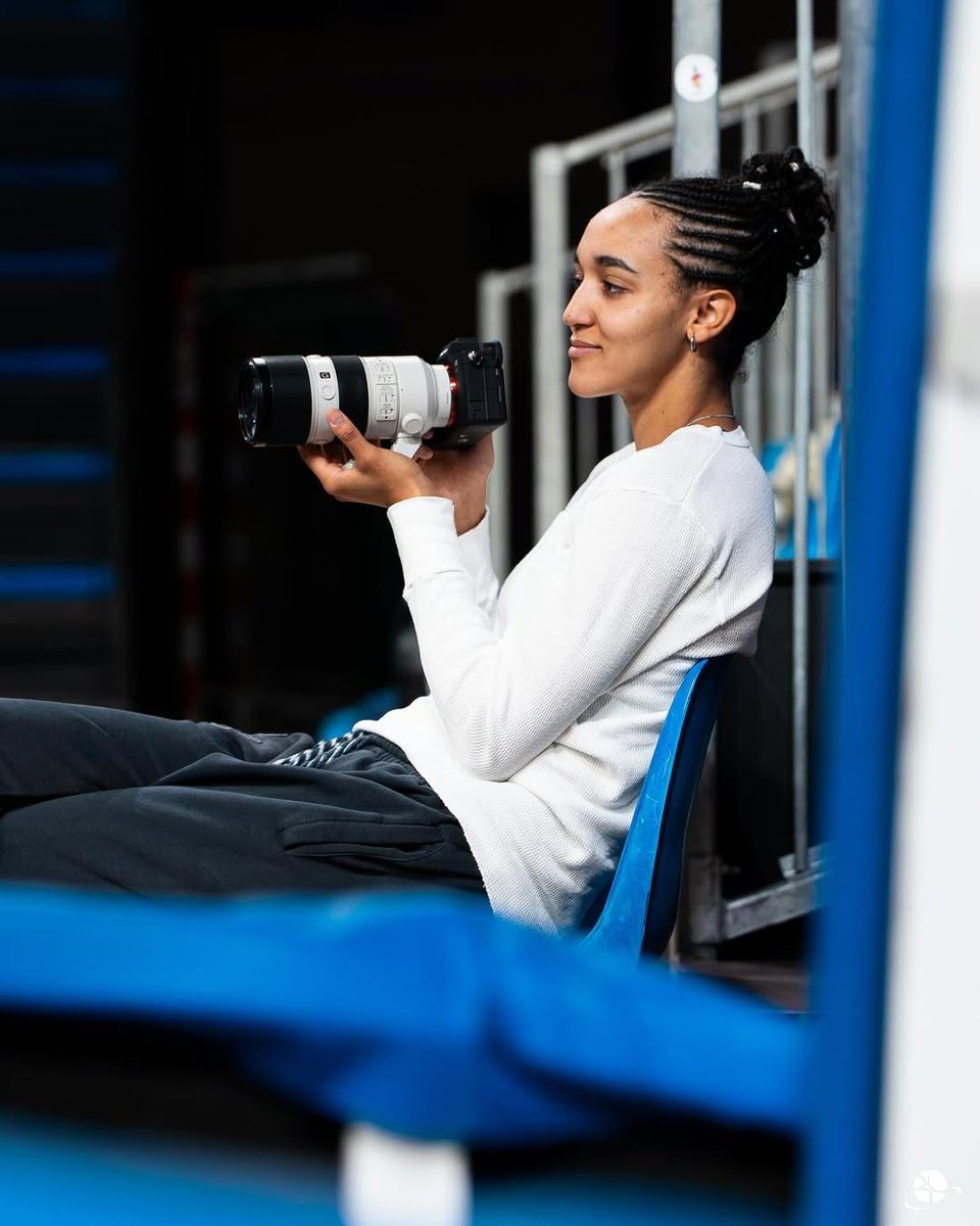 Leïla Lacan at her team's season opener in France today 🤍

She was still playing in the W less than a month ago, so she's still sitting and not playing yet 😊 but her team won the game!