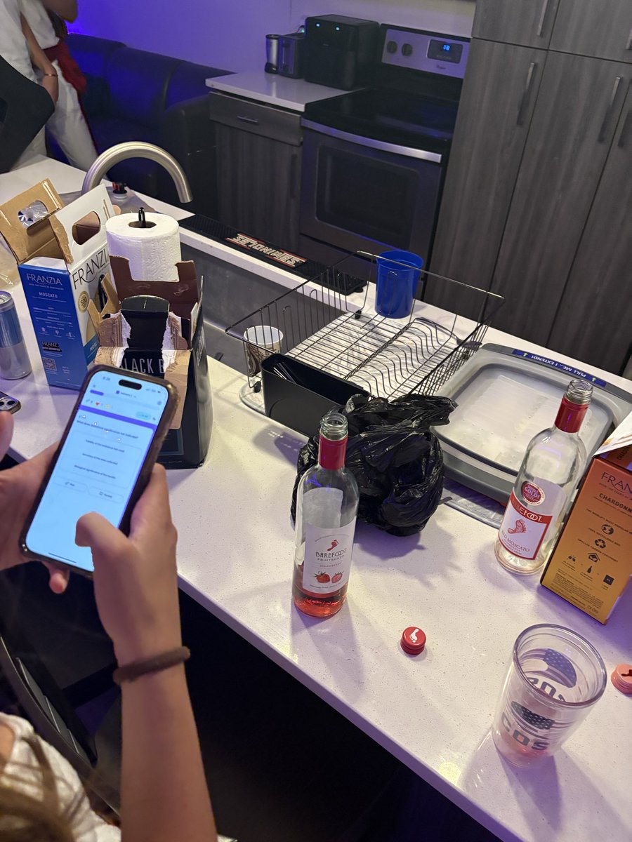 CitrusGrigor's tweet photo. Gizmo reps at the pregame. Student of the game. True dedication.
Fuck Miami btw! https://t.co/E7JMGPto2W