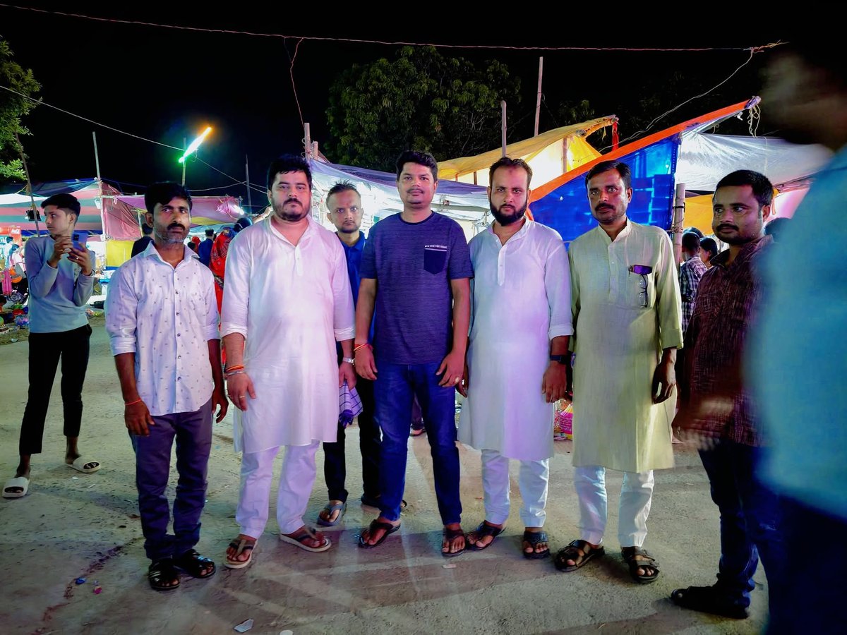 दुर्गापूजा के शुभ अवसर पर #झंझारपुर #विधानसभा के #लखनौर एवं #झंझारपुर प्रखंड के #अररिया #कैथिनियां  #जोरला एवं #तमुरिया जाना हुआ इस दौरान दोस्तों और गार्जियन स्वरूप लोगों से मिल बधाई एवं शुभकामनाएं दिए।