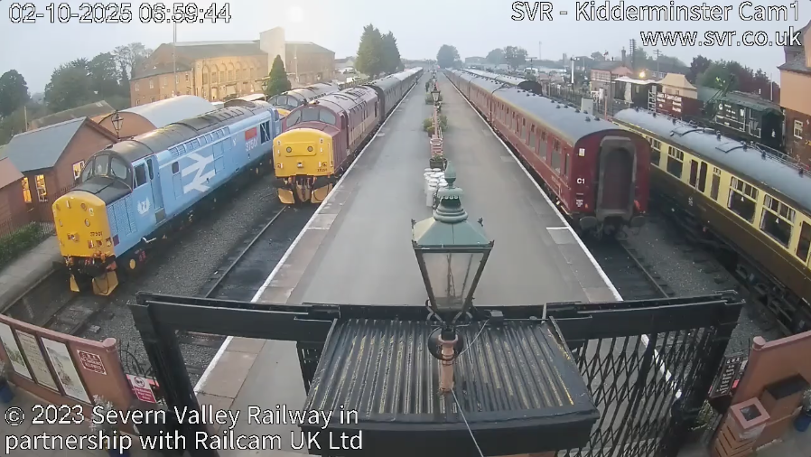 railcamlive's tweet image. ☕️Good morning Railcam fans,

🚜 It's teacakes and tractors here this morning at Social Media HQ as we take a look at the #Class37 lineup at #Kidderminster, ahead to the first day of the @svrofficialsite's '65 Years of Class 37' event.

ℹ️ Information, tickets and timetables at