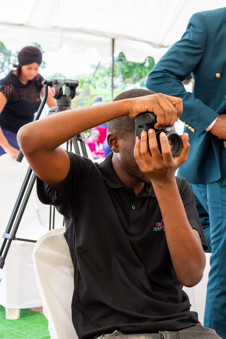 Then there is me, ndoita ma photoshoot anosimbisa musana, Dm titaure 🤣🤣🤣💯