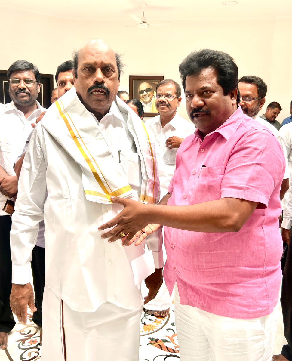 MP Giri MLA (@mpgiri9) on Twitter photo தமிழ்நாடு பொது நிறுவனங்கள் குழு - 2025-2026 சார்பில் வடமாநிலங்களுக்கு அரசு முறை பயணம் மேற்கொள்வதையடுத்து மாண்புமிகு தமிழ்நாடு பொதுப்பணித்துறை மற்றும் நெடுஞ்சாலை துறை அமைச்சர் அய்யா <a href="/evvelu/">E V Velu - தமிழ்நாட்டை தலைகுனிய விடமாட்டேன்</a>., அவர்களிடம் ஆசி பெற்றேன்.
#DravidianModel #govt #travel #TamilNaduGovernment தமிழ்நாடு பொது நிறுவனங்கள் குழு - 2025-2026 சார்பில் வடமாநிலங்களுக்கு அரசு முறை பயணம் மேற்கொள்வதையடுத்து மாண்புமிகு தமிழ்நாடு பொதுப்பணித்துறை மற்றும் நெடுஞ்சாலை துறை அமைச்சர் அய்யா <a href="/evvelu/">E V Velu - தமிழ்நாட்டை தலைகுனிய விடமாட்டேன்</a>., அவர்களிடம் ஆசி பெற்றேன்.
#DravidianModel #govt #travel #TamilNaduGovernment