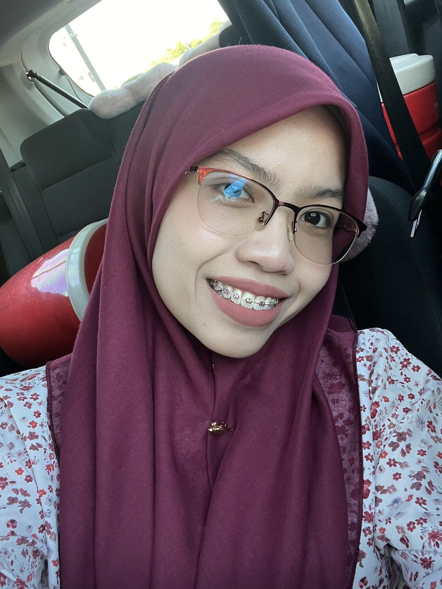 Syerraraaa's tweet photo. Okay nadear tinted sunscreen i see you🫵 https://t.co/9TSdbujz3f