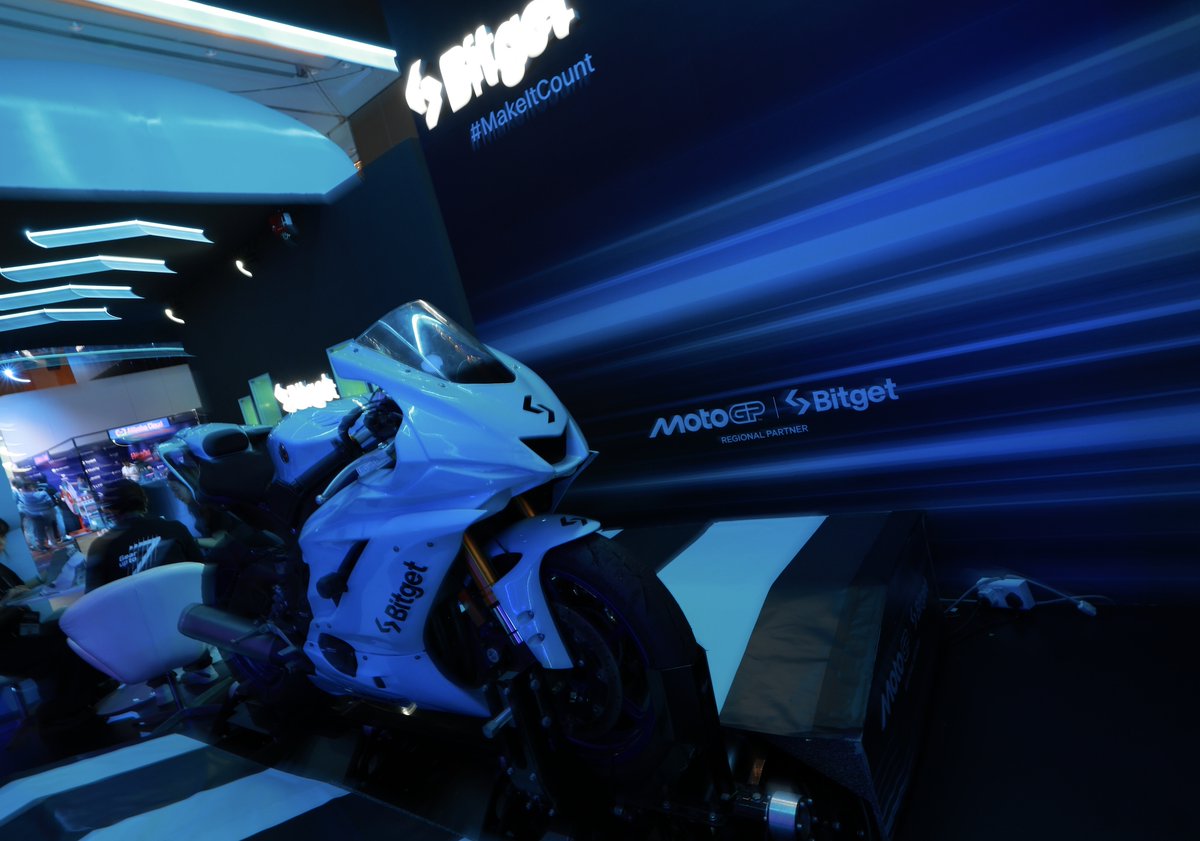 bitgetglobal's tweet image. Rise &amp;amp; shine, it’s Day 2 at #Token2049

Last day today, so make sure to stop by for activities, merch &amp;amp; good vibes!

Just head to PB5 and look for the gigantic helmet booth with a @MotoGP simulator bike 🏍️

#BitgetTurns7 #EventWithBitget