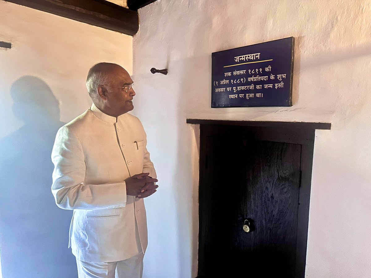 RSSorg's tweet photo. मैंने अधिवक्ता, राज्यसभा सांसद, राज्यपाल और राष्ट्रपति के रूप में कर्तव्य-निर्वहन करते हुए, संवैधानिक मूल्यों को सर्वोच्च प्राथमिकता दी है। संवैधानिक मूल्यों को समझने में, संविधान के प्रमुख शिल्पी बाबासाहब आंबेडकर के विचार, दीप-स्तम्भ की तरह, मेरे दृष्टि-पथ को प्रकाशित करते रहे हैं। बाबासाहब ने संविधान की संरचना में राष्ट्रीय एकता को सर्वोच्च प्राथमिकता दी थी। राष्ट्रवाद की भावना हमारे संविधान की धुरी है। मेरे पूर्ववर्ती राष्ट्रपति श्री प्रणब मुखर्जी ने वर्ष 2018 में 'संघ शिक्षा वर्ग तृतीय वर्ष समापन समारोह' में अपने सम्बोधन के दौरान कहा था कि भारतीय राष्ट्रवाद की अवधारणा संवैधानिक राष्ट्रवाद यानी Constitutional Patriotism पर आधारित है। बाबासाहब भी कहा करते थे कि संविधान की व्यवस्था उपलब्ध हो जाने के बाद प्रत्येक समस्या का समाधान संविधान की व्यवस्था के अंतर्गत ही किया जाना चाहिए। इसी प्रकार, यह कहना सर्वथा तर्क सांगत, न्यायसंगत और भाव्सम्मत है की संविधान को अंगीकृत, अधिनिमित और आत्मार्पित करनेके बाद अपने राष्ट्रीय आदर्शों के स्रोतों को हम अपने संविधान में ही देखें। - श्री रामनाथ कोविंद जी 
#RSS100Years