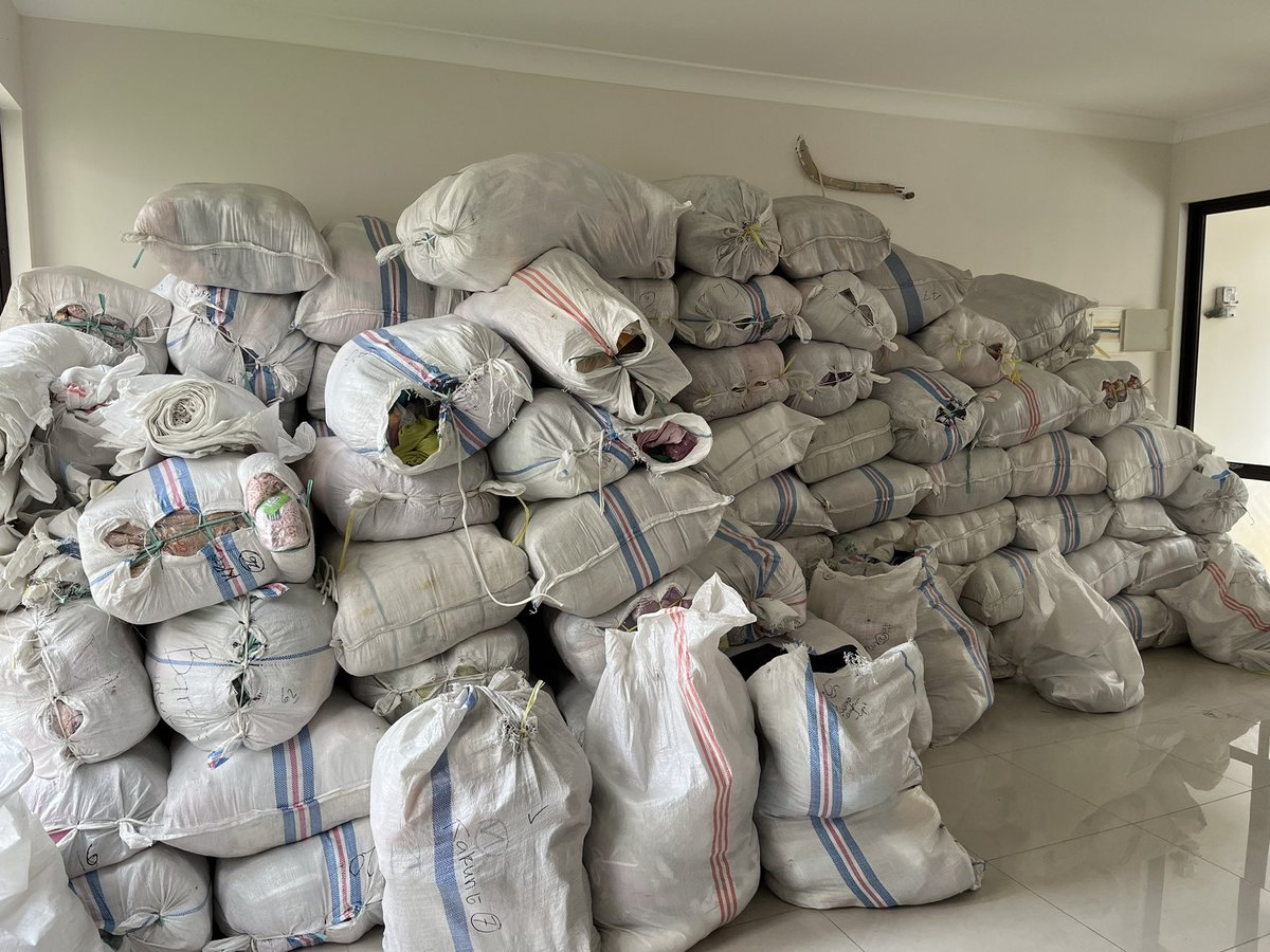 thami_nf's tweet photo. Sayang open reseller yaa, buat yang mau jual lagi boleh dengan senang hati bisa chat aku di “0B12.1439.939B” barang baru yaa ka, cuci gudang aja. 🥰 https://t.co/xOwg7dQjcb