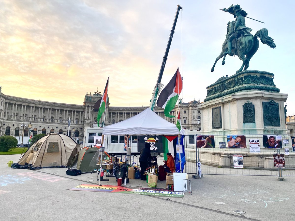 Wer genehmigt DAS an diesem Platz? ⁦<a href="/LPDWien/">POLIZEI WIEN</a>⁩ ?