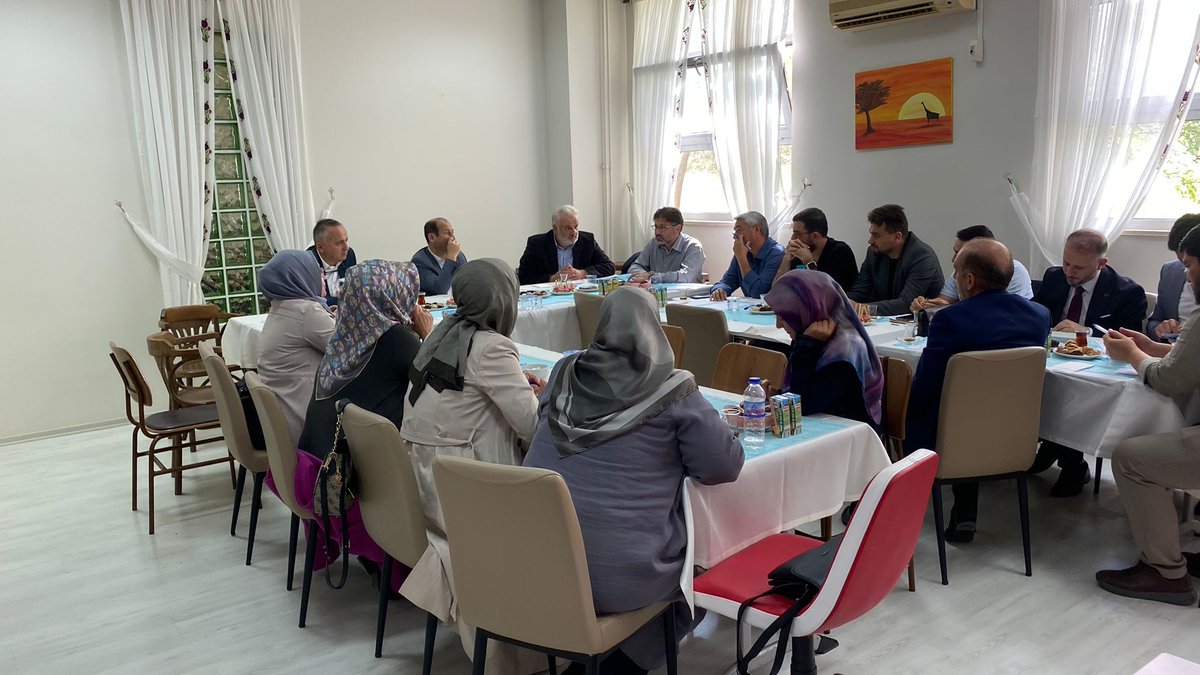 İl Müdürümüz Feyzullah Dereci başkanlığında, Manevi danışmanlarla değerlendirme toplantısı gerçekleştirildi. İl Müdürümüz Feyzullah Dereci, manevi danışmanlardan bilgi aldı.

#GSBYurtları