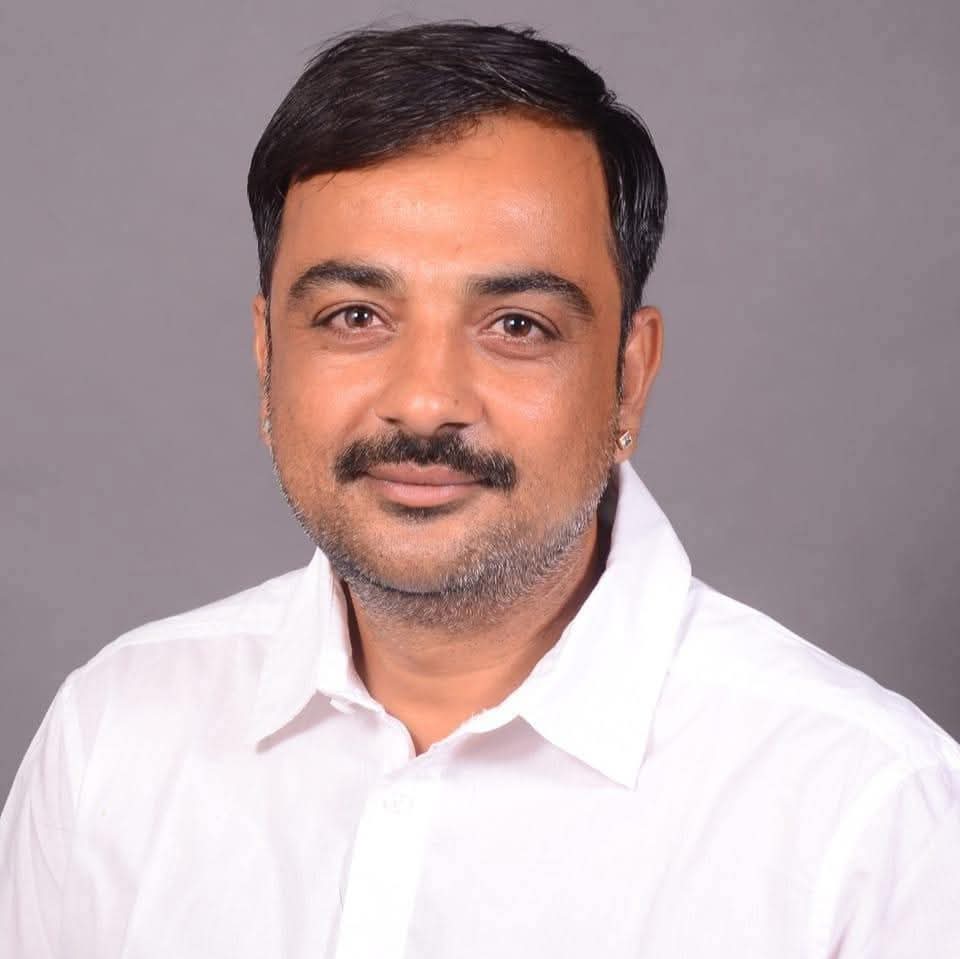 GajeSinghVediya's tweet photo. #युवा_कांग्रेस के प्रदेश महासचिव व युवा कांग्रेस जालोर पूर्व जिलाध्यक्ष भाई पन्ने सिंह जी पोषाणा को जन्मदिन पर हार्दिक बधाई और शुभकामनाएं। @Panneyposana
#posana #jalore #iyc
गजेसिंह वेडिया #ahore
पूर्व जिलाध्यक्ष NSUI जालोर
पूर्व प्रदेश सचिव NSUI राज. https://t.co/U4DqSmxcV5