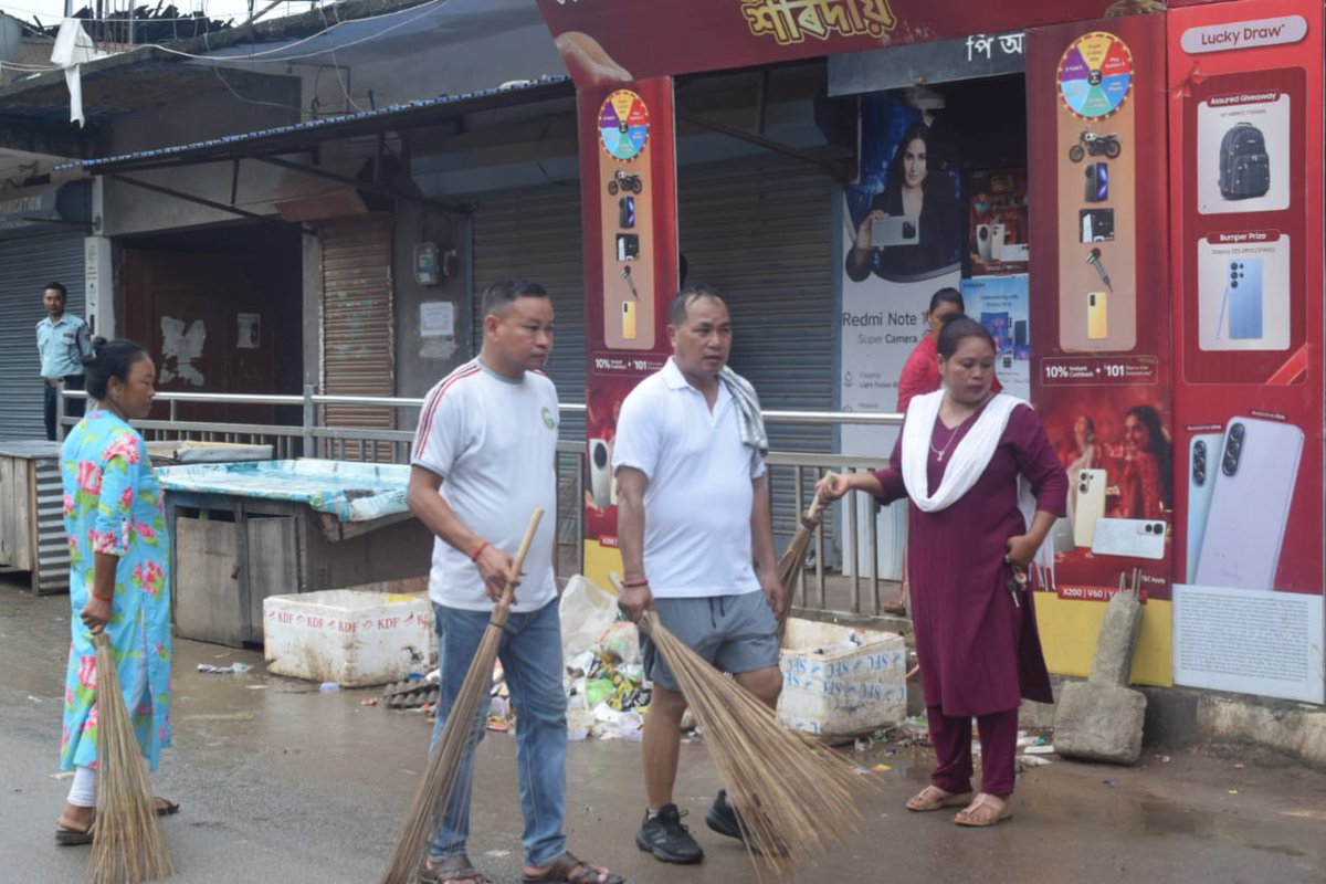 LongsingTo37299's tweet photo. Participated in the Cleanliness Driver at the Diphu Market areas on the occasion of Gandhi and Shastri Jayanti organized by BJP Tea Morcha, East Karbi Anglong District Committee, along with Hon'ble President of BJP East Karbi Anglong District. Sjt Roland Killing, Hon'ble Chairman of Diphu Municipal Board Sjt Rah Kro, Sjt Robbie Rongpi, Vice President, BJP EKADC, Sjt Mrinoy Teron, General Secretary, BJP EKADC, Sjt Dilip Ronghang and Sjt Dhansing Kramsa, Secretary, BJP EKADC, Sjt Jiten Bey, President, Bjym East Karbi Anglong and other dignitaries and Karyakartas with local citizens of Diphu Town.
@BJP4Assam