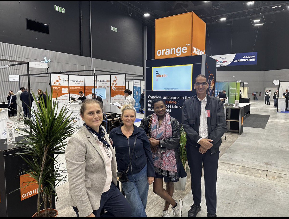 OrangeGrandEst's tweet photo. Hier se tenait le congrès de l’UNIS à destination des professionnels de l’immobilier.

Les équipes Orange présentes pour échanger sur : 

- l’arrêt du cuivre 
- la Fibre dans nos régions
- les solutions innovantes pour accompagner les syndics https://t.co/Pk0tmUI4TI