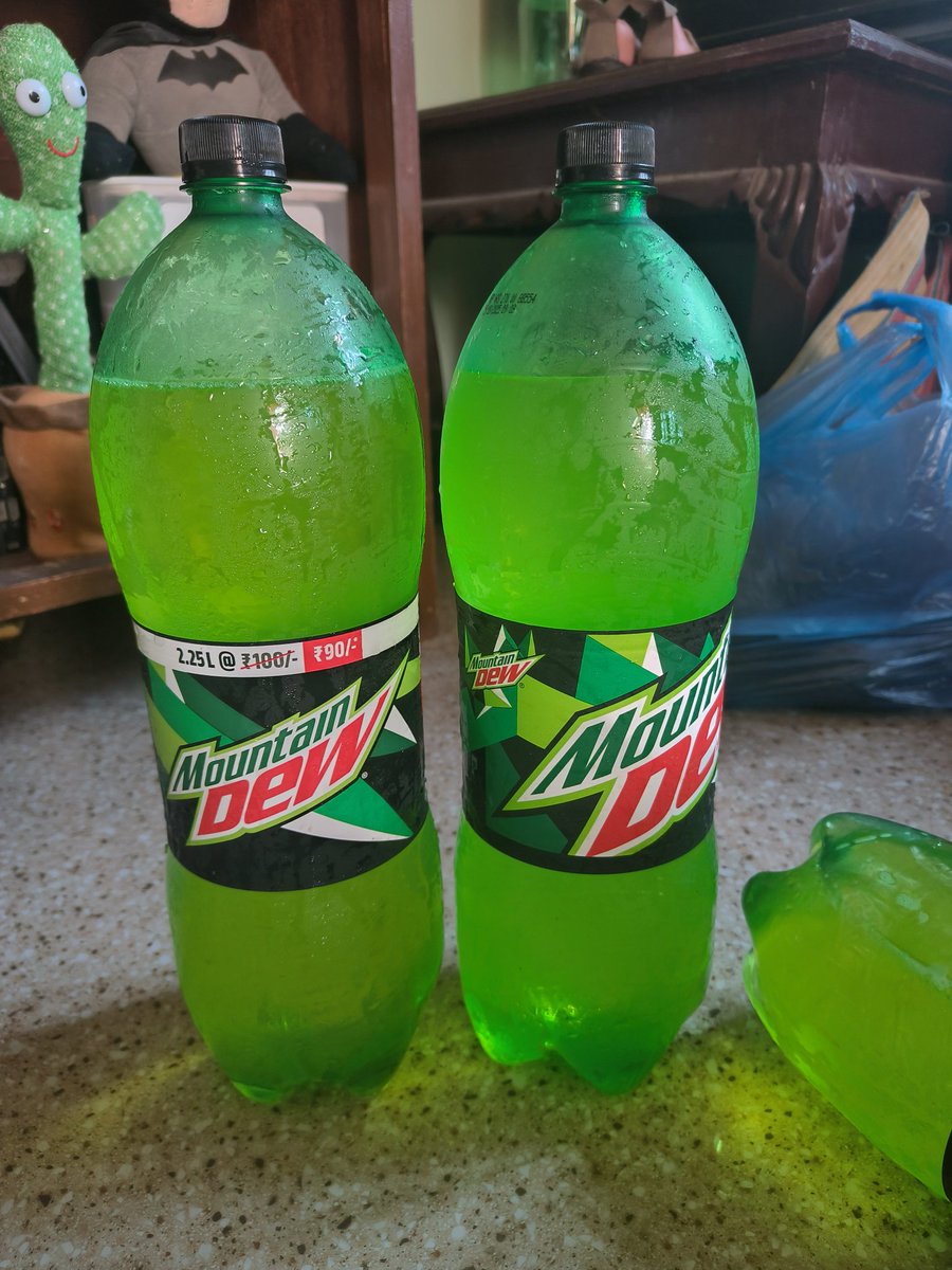 bbkcarki's tweet photo. Which one is authentic or original? 
There's a difference only in price, besides a normal consumer can't differentiate.
#Mountain_Dew 
#Department_of_Quality_Control
#Consumer_Rights
#Consumers_Health https://t.co/wKIPf9FuPn