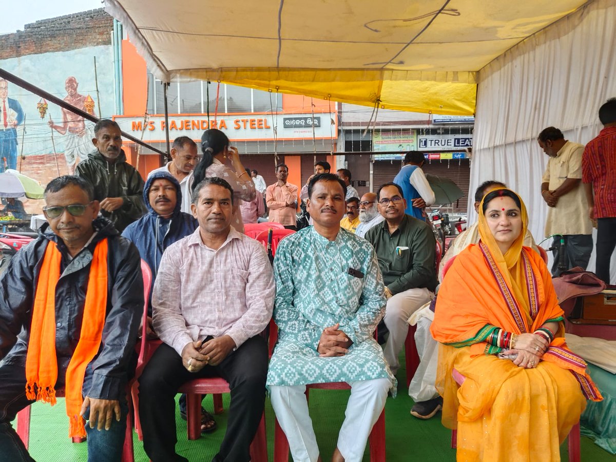 malvikadevibjp's tweet image. ଆଜି ପବିତ୍ର ଗାନ୍ଧି ଜୀ ଜୟନ୍ତୀ ଓ ଲାଲ ବାହାଦୂର ଶାସ୍ତ୍ରୀ ଜୀ ଜୟନ୍ତୀ ଅବସର ରେ ଭବାନୀପାଟଣା ଠାରେ ଉଭୟ ପ୍ରତିମୂର୍ତ୍ତି ରେ ମାଲ୍ୟାର୍ପଣ କରି ମାଁ ଭାରତୀ ଙ୍କ ଦୁଇ ସୁପୁତ୍ର ଙ୍କୁ ଶ୍ରଦ୍ଧାଞ୍ଜଳି ଜ୍ଞାପନ କଲି ।
#GandhiJayanti #SastriJayanti