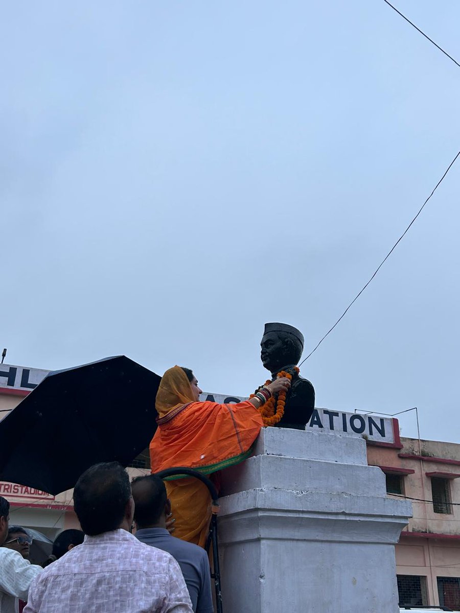 malvikadevibjp's tweet image. ଆଜି ପବିତ୍ର ଗାନ୍ଧି ଜୀ ଜୟନ୍ତୀ ଓ ଲାଲ ବାହାଦୂର ଶାସ୍ତ୍ରୀ ଜୀ ଜୟନ୍ତୀ ଅବସର ରେ ଭବାନୀପାଟଣା ଠାରେ ଉଭୟ ପ୍ରତିମୂର୍ତ୍ତି ରେ ମାଲ୍ୟାର୍ପଣ କରି ମାଁ ଭାରତୀ ଙ୍କ ଦୁଇ ସୁପୁତ୍ର ଙ୍କୁ ଶ୍ରଦ୍ଧାଞ୍ଜଳି ଜ୍ଞାପନ କଲି ।
#GandhiJayanti #SastriJayanti