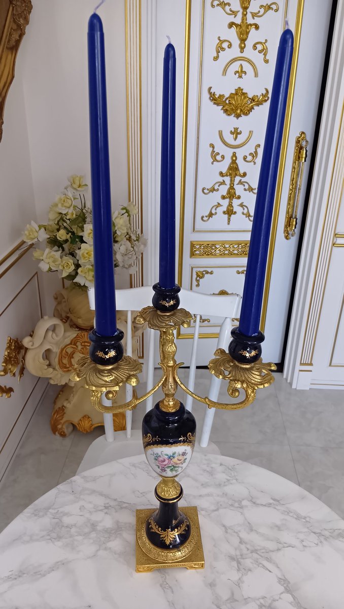 新しい燭台をお迎えしました。
陶器の部分がミックスされた初のデザイン。ブリタニア皇族の皆さん、使ってくれますよね…??