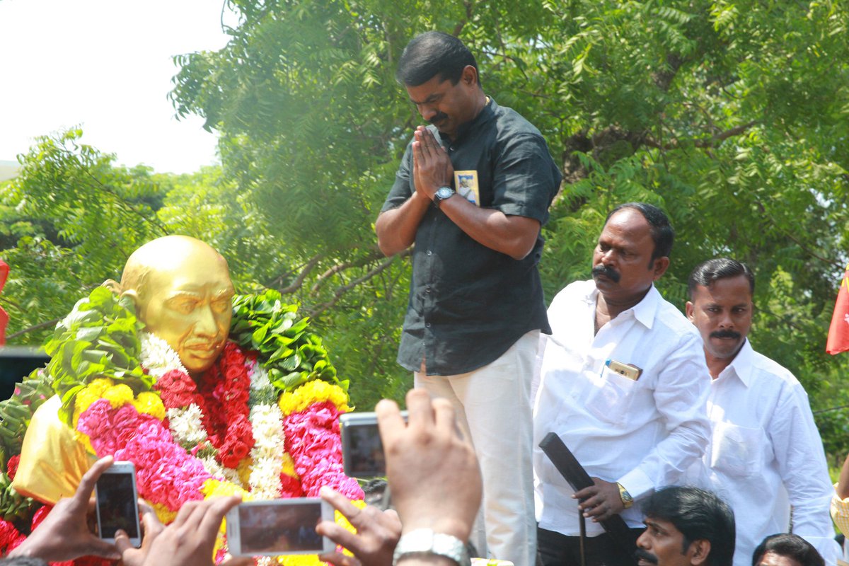 samooganidhi's tweet photo. இன்னைக்கி எல்லாவனையும் அடிக்கிற அடில

சீமான் நாம் தமிழர் கட்சி கிட்ட காசு வாங்கிட்டாருன்னு ஒளற போறானுங்க😂😂 https://t.co/sdEn9CvGkA