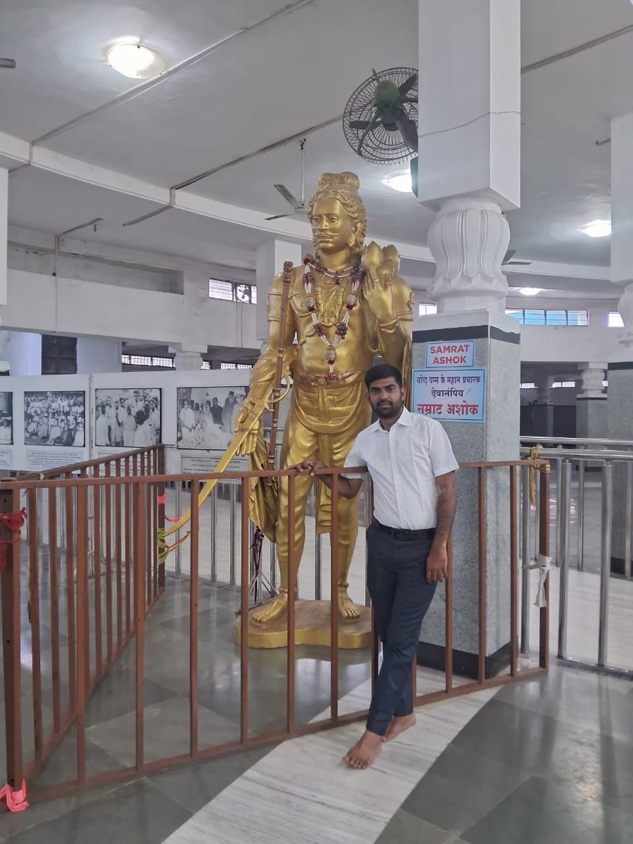 अशोक विजयादशमी 
धम्म चक्र परिवर्तन दिवस 
की हार्दिक बधाई एवं शुभकामनाएं 

सम्राट अशोक के कलिंग युद्ध में विजयी होने के दसवें दिन मनाये जाने के कारण इसे अशोक विजयादशमी कहते हैं।
इसी दिन सम्राट अशोक ने बौद्ध धर्म की दीक्षा ली थी।

#सम्राट_अशोक_विजयादशमी 
#अशोका_विजयादशमी