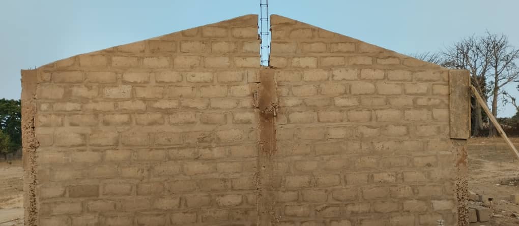 Las obras del aula de Jardín Infantil en Banghondondo siguen avanzando 🥰
Un proyecto de #Kasumai, gracias a la financiación del <a href="/ajuntamentelx/">Ayuntamiento de Elche - Ajuntament d'Elx</a>  (convocatoria de cooperación internacional 2024) y al compromiso de la comunidad local
<a href="/ElcheCoopera/">ElxCooperació</a> <a href="/CVONGD/">Coordinadora Valenciana de ONGD</a> 
kasumai.org/las-obras-del-…