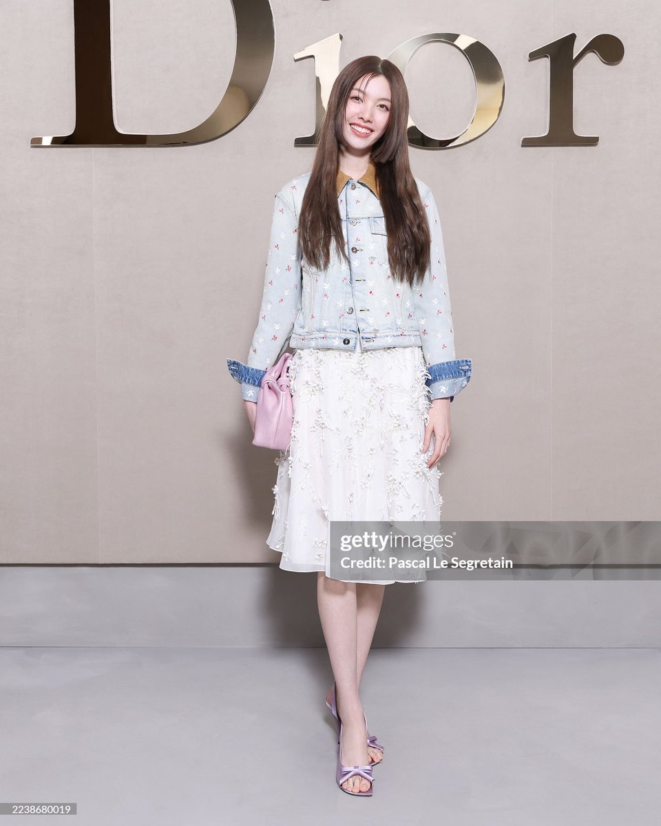 หลิงออม กับ Dior

คุณหนูสวยมากกกกกกกกกกกกกก

LINGORM AT DIOR PFW26
#LingOrmDiorSS26 
#LingOrm #Dior #DiorSS26 #PFW