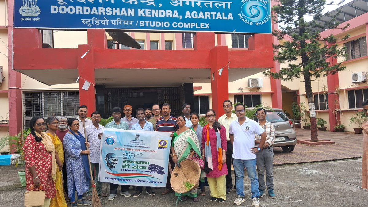ddtripura's tweet photo. Observing Swachh Bharat Diwas on 2nd October by the Staff of Doordarshan Kendra, Agartala as part of the campaign Swachhata Hi Seva,2025 https://t.co/YXApTFmODb