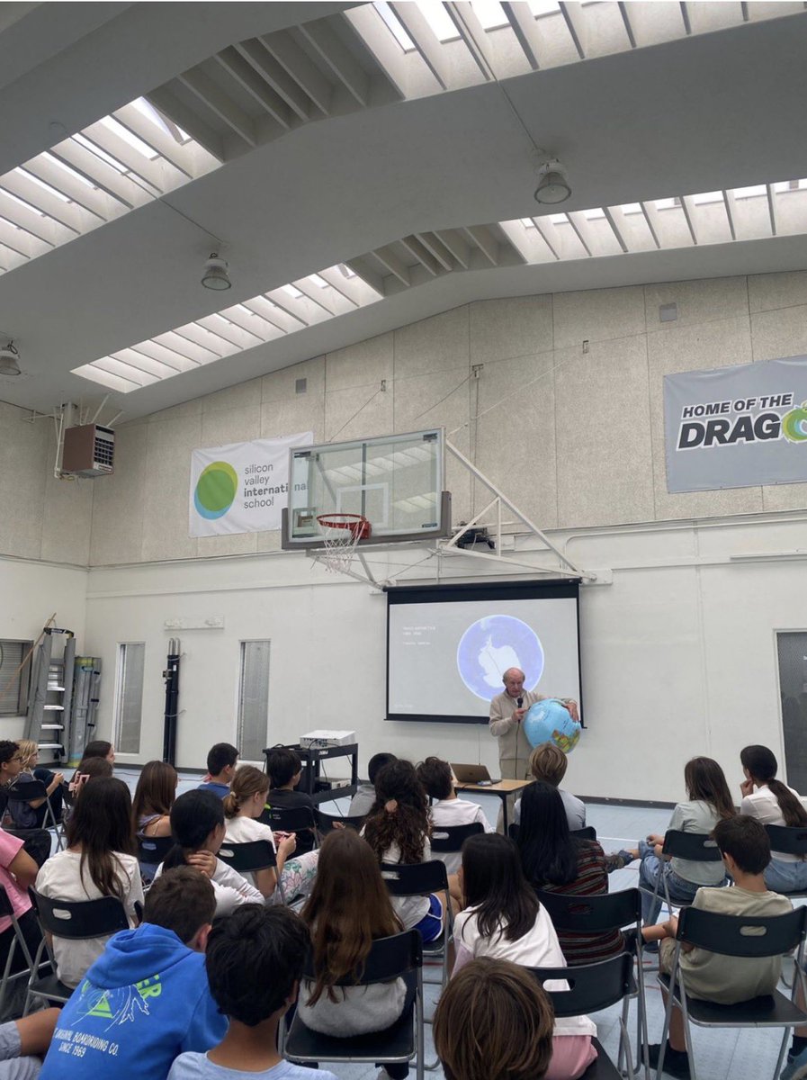Jean-Louis Etienne hier en intervention auprès des élèves de 5ème de la Silicon Valley International School sur ses expéditions, le Polar POD et le Persévérance.

Aujourd’hui à l’Ecole Bilingue de Berkeley

“Partager l’exploration est au cœur de ma mission pour protéger l’Océan”