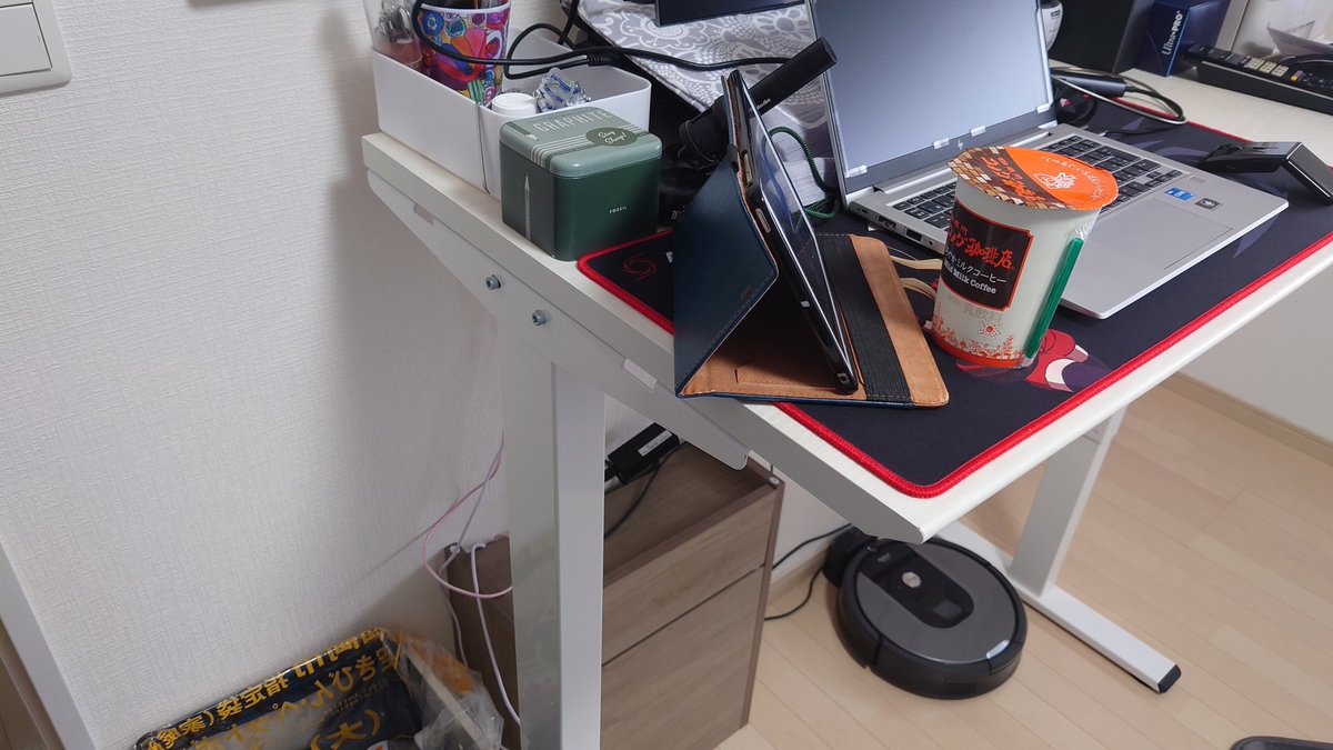 bad_controller's tweet image. 使う時が来ててビビってる。
（昇降デスク）
