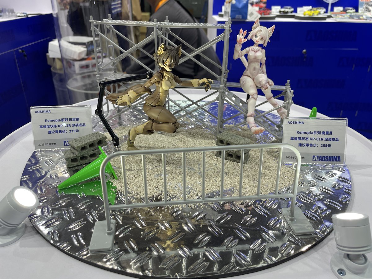 KEMOPLA_info's tweet photo. 《上海ワンフェス開催中》
今回は社長と一部スタッフが上海へと飛び、アオシマもブース展示をしております！
もちろん、#けもプラ の展示もありますよ🐾
世界中の人にケモノやけもプラの魅力が伝わりますように…🌟
#上海ワンフェス
#WF2025上海 https://t.co/sno3Jwvsh1