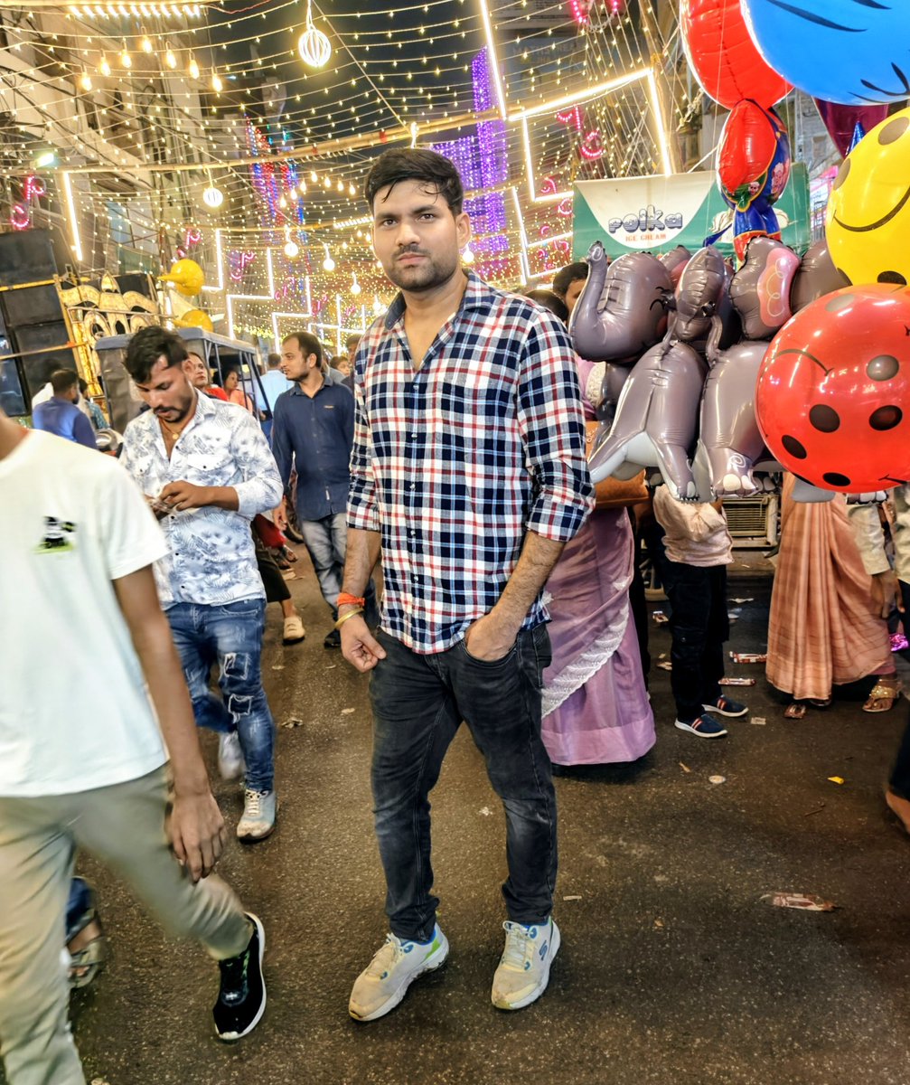 “कुछ लड़के जब खुलकर रो नहीं सकते तब निकल जाते हैं सैर पर , अपने दुखों का हाथ पकड़ कर और फिर लौटते हैं, अपने होठों पर एक सुंदर मुस्कान लेकर! ’’ ✍️💬

क्या आप सब मेला जाते है घूमने ? शेयर फोटो