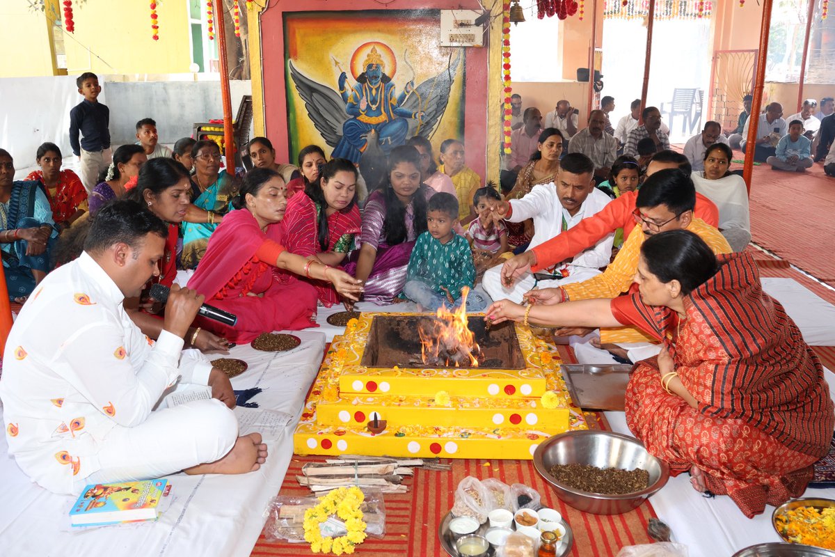 RCWA99RAF's tweet photo. @RCWA99RAF On the occasion of Durga Puja Navratri, Kanya Puja was organised along with a communal feast. Families and force personnel participated wholeheartedly and received blessings. https://t.co/Ec7xj7JEsV
