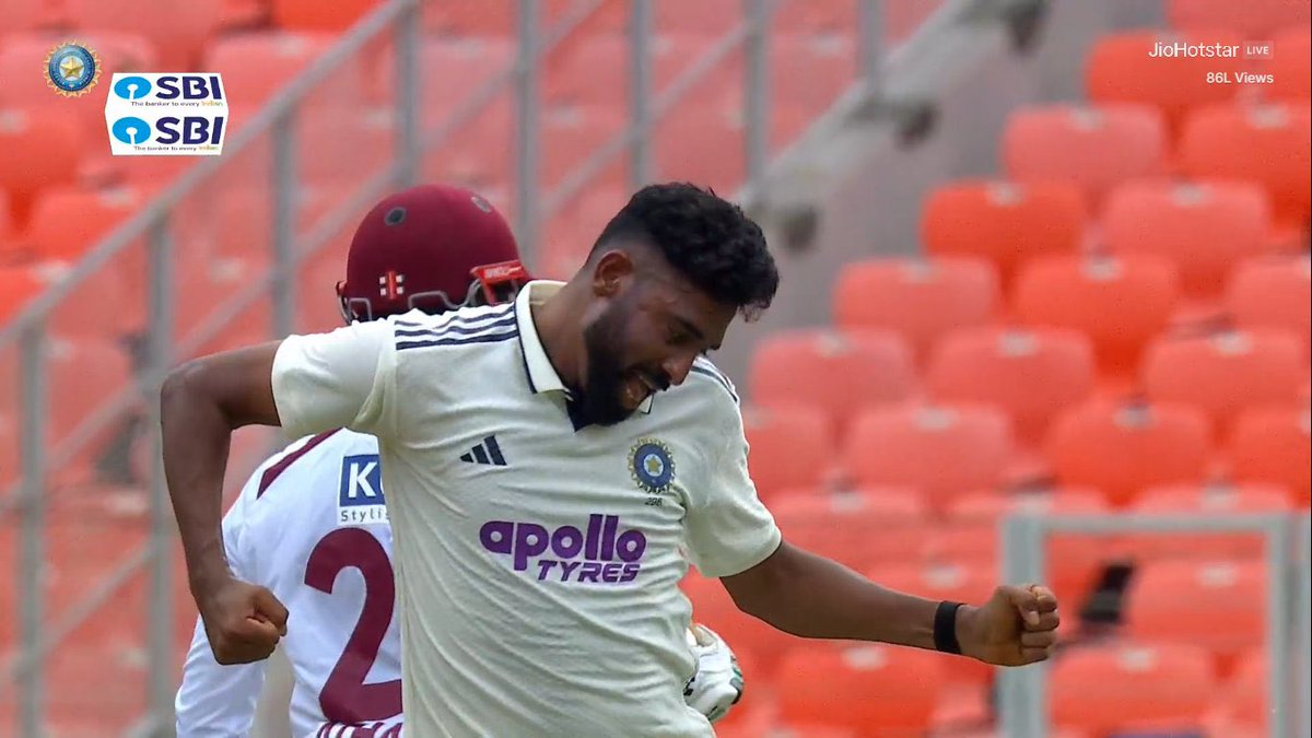 ThakurVish80259's tweet image. Siraj took 3 wickets for 19 runs in the first hour. 🔥🔥

#Mohmmadsiraj #INDvsWI #test #ahmedabad #gill #klrahul