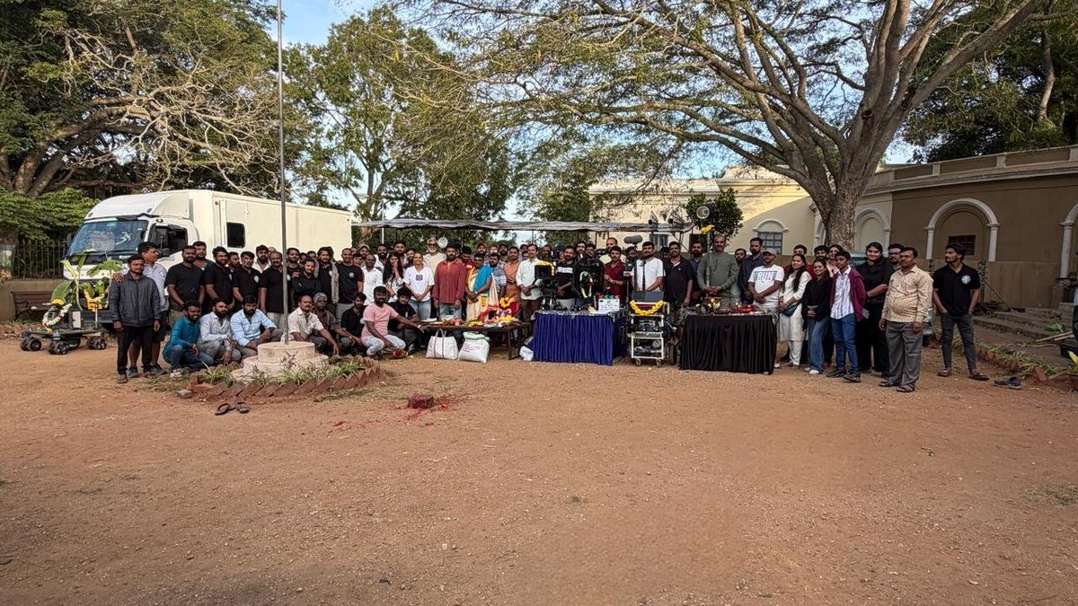 Faith, courage, and celebration! Team #BlindBabu wishes a Very Happy Dasara

@nawazuddin_S #PavanMalhotra <a href="/ZeeStudios_/">Zee Studios</a> #AarambhEntertainments #AbhishekRege #pragatideshmukh #ChandraNisheeth #UmeshKrBansal #ShreeshaKuduvalli #ManjunathGaneshh #Vikram #Joe