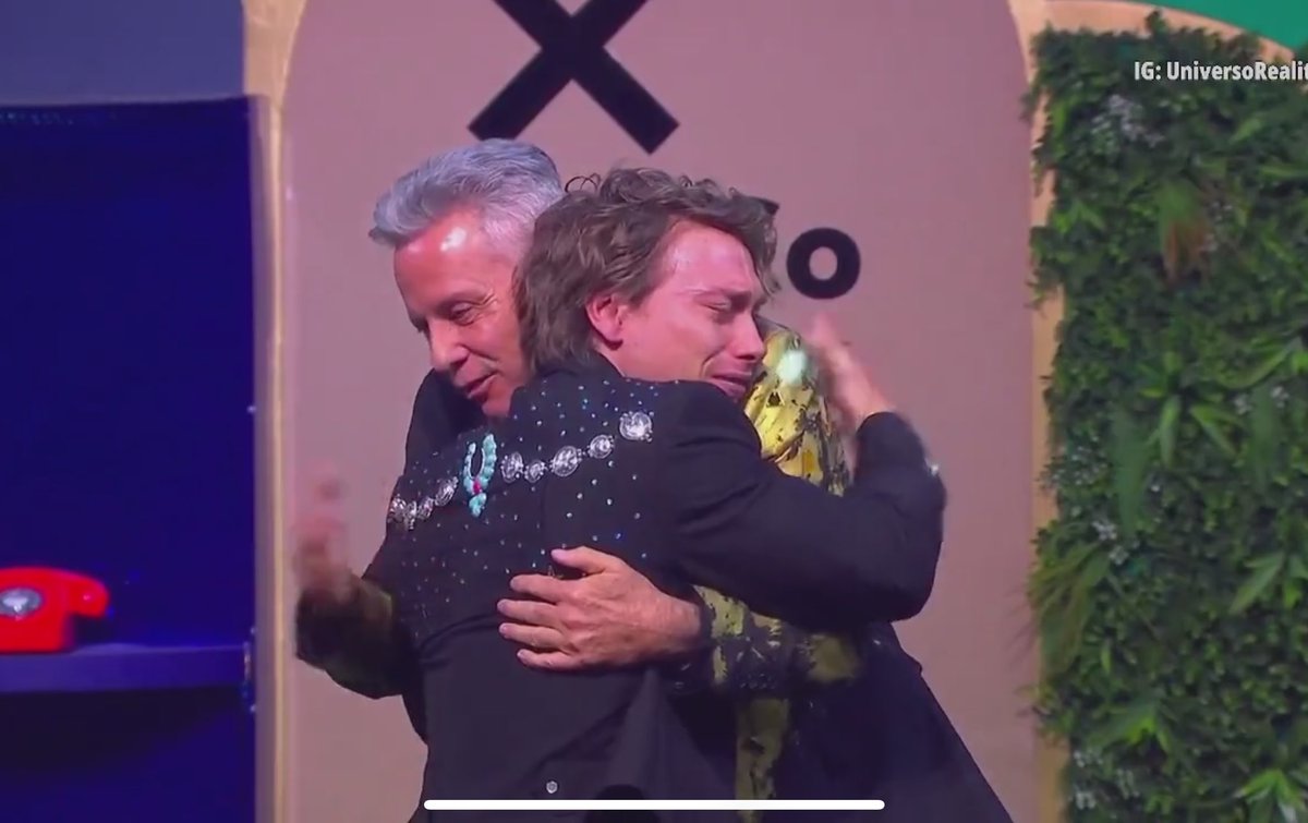 val_caluva's tweet photo. Alexis unió al cuarto planto los cimientos firmes. Y Aldo evidentemente tiene un corazonzote. #TeamNoche Creo que es más que obvio que tuvimos gatada otra vez. Primero Aarón y ahora Alexis :c
#LaCasaDeAaron #LaCasaDeLosFamososMéxico #LaCasaDeLosFamososMx #LaCasaDeAlexis #LCDFLMX3 https://t.co/gW171SrsQ2