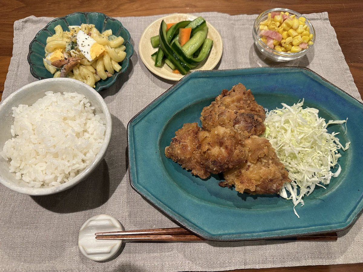 itiru999's tweet photo. 締め日が終わり1日だけ実家へ久々に帰省していました

母の味、家の匂い、過去に巣立った環境にいると、あの時の様々な感情を、新鮮な気持ちで思い出せた😊

親は偉大で寛大で、家族は俺にとって、大切で、かけがえの無い存在🧑‍🧑‍🧒🐱

仕事を頑張る大切な理由がまた１つ増えた🥰🏠

@TOPDANDY1st https://t.co/HppfwfB9np