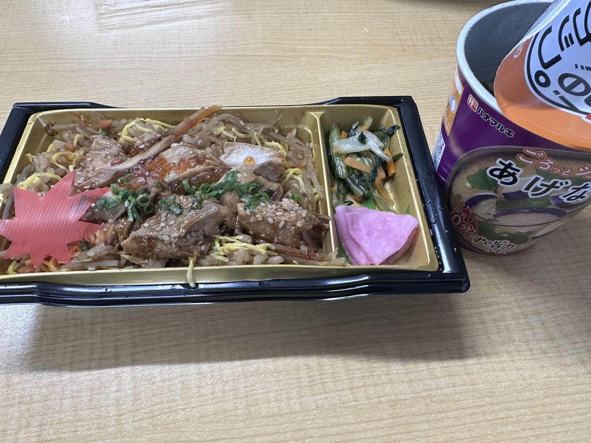 休憩メシ
鮭はらこ飯🍁🍂