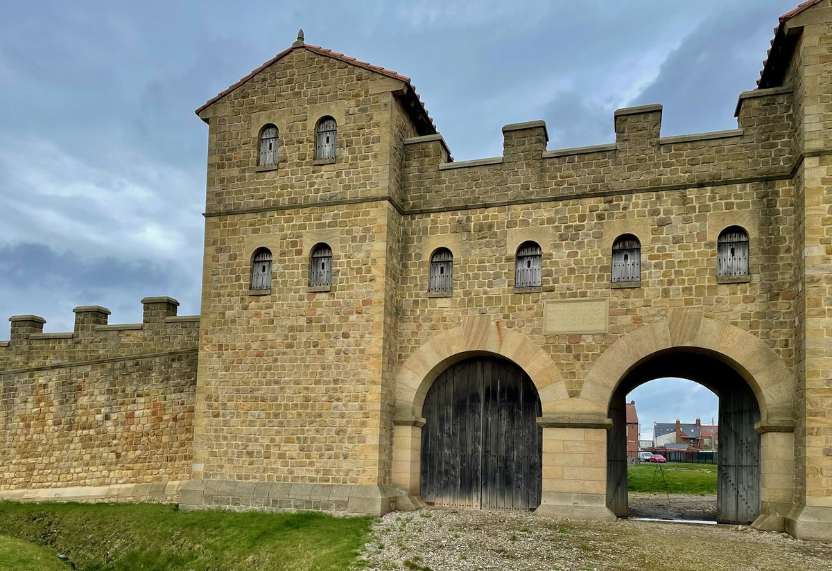 The reconstructed west gate of Arbeia Roman Fort in South Shields. 📸 My own. #RomanFortThursday #RomanBritain #ArbeiaRomanFort