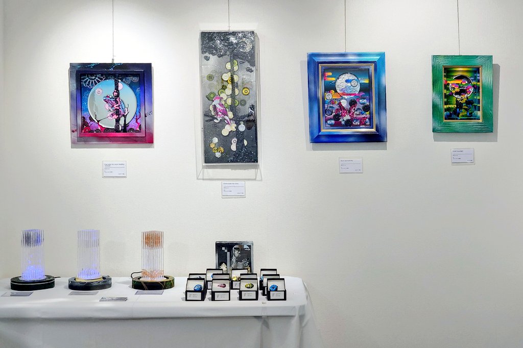 先週に引き続いて  #立川アートスペース さんにお伺いしました。
グループ展 お月見日和 -Moonlit Moments-が開催中です。

#いのうえあい 様と   #月乃カエル 様の作品に導かれました。
勿論、他の作家様の作品も見応えがありました(^^)

会期は10/05(日)までですから、皆さまも是非‼️