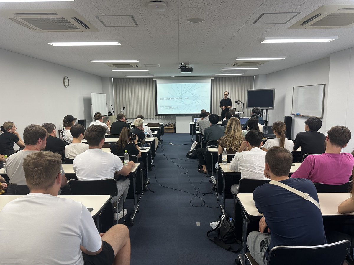 2025/10/02 Kassel大学のJurian先生によるセミナーがありました。 形態と構造というテーマでドイツの木造建造物や、expo2025のドイツ館について紹介していただきました。