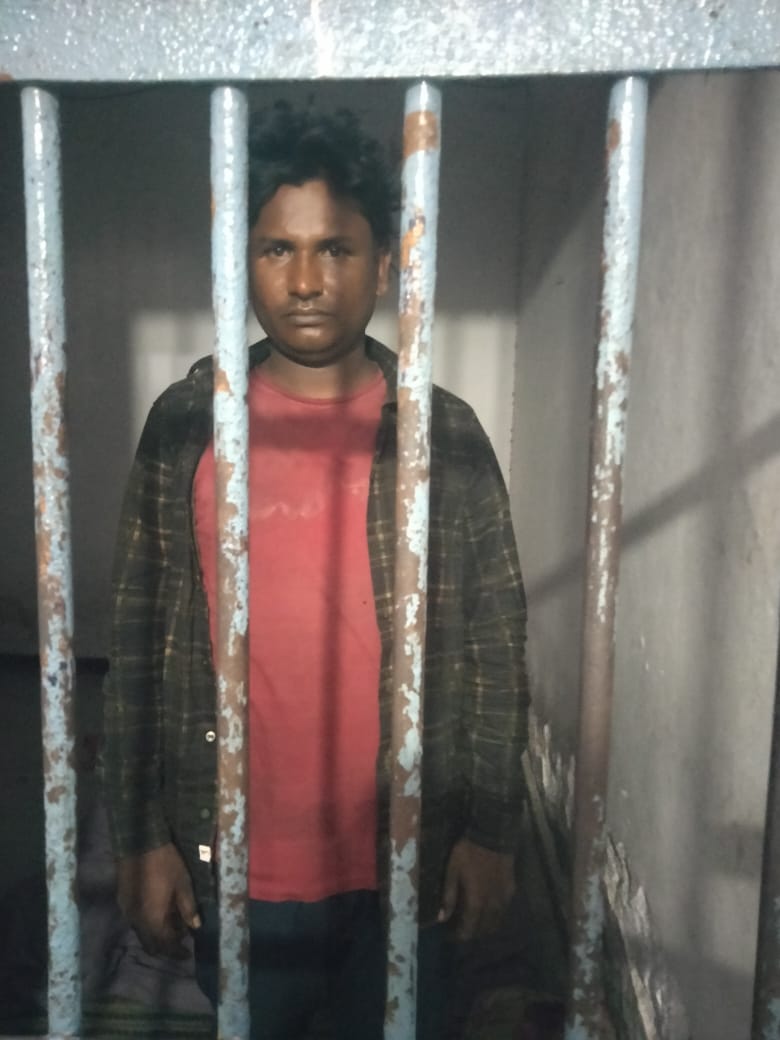 FMNewsUp's tweet image. हापुड़: एटीएस-धौलाना पुलिस की कार्रवाई, रोहिंग्या सय्यद हुसैन गिरफ्तार, फर्जी दस्तावेज बरामद I 
#Hapur #ATSAction #DhaulanaPolice #RohingyaArrested #SyedHussain #FakeDocuments #CrimeNews #UPPolice #SecurityAction #BreakingNews