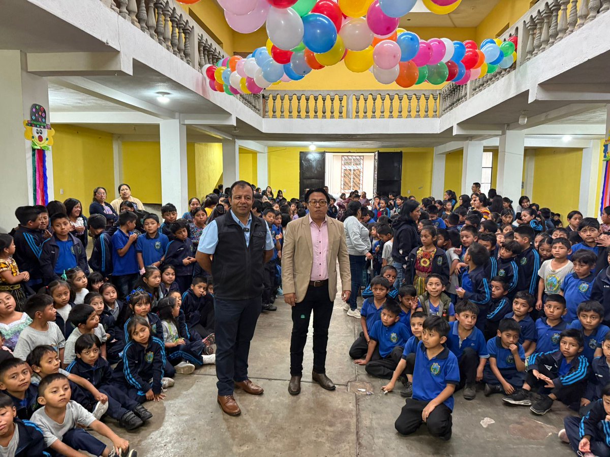 🎉 Neftalí Ordóñez celebró el Día del Niño en Santa María de Jesús #Sacatepéquez con juegos, risas y momentos alegres. La actividad fortaleció la amistad y unión entre los pequeños, dejando recuerdos felices en la comunidad. 👧👦✨ #DíaDelNiño