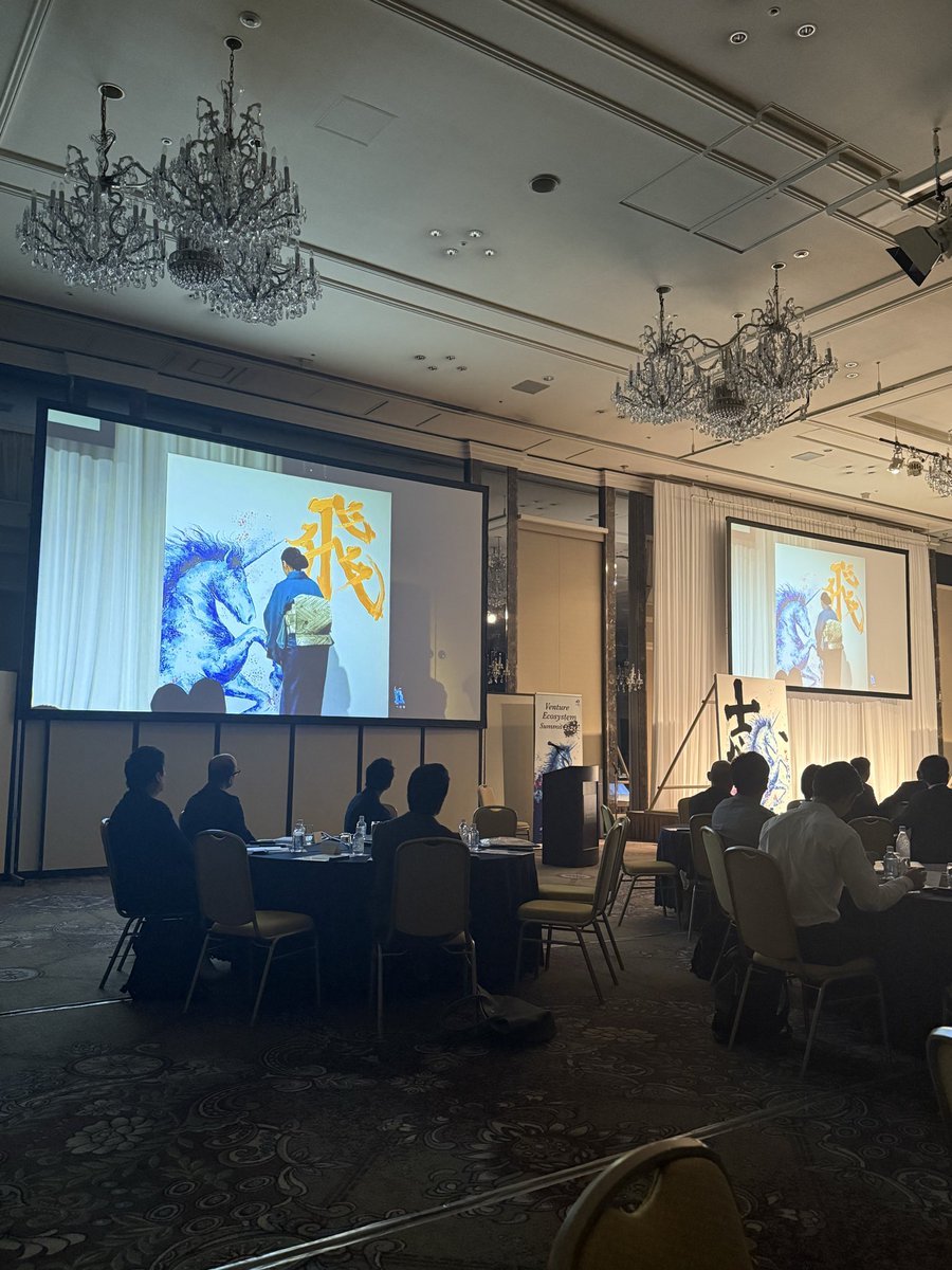 shoto36's tweet photo. ベンチャーエコシステムサミット2025、ついに開幕。
日本の未来を創ってきた各界トップリーダーが一堂に集結。
起業家・経営者の未来が変わる“今年最大級の1日”。
戦略を磨き、自らを進化させる瞬間を共に創くる。
#ベンチャーエコシステム　#DPOPSグループ  #DPOPS https://t.co/sk46LMajN9